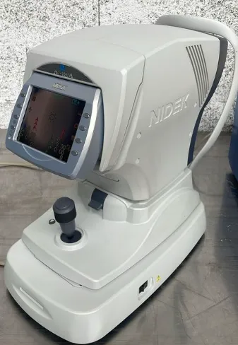 Autoréfractomètre NIDEK AR-330A  (2007)