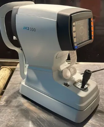 Auto Kérato Réfractomètre ESSILOR AKR 300 (2019)